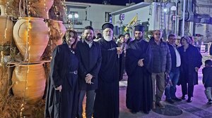 Φωταγωγήθηκε το εντυπωσιακό πυθαρόδεντρο στο Θραψανό 