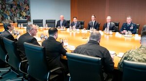 Εκεχειρία στην Ουκρανία: «Μικρά βήματα σε έναν μακρύ δρόμο» βλέπει το Βερολίνο