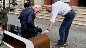 18 νέα «έξυπνα» ηλιακά παγκάκια στο Ηράκλειο