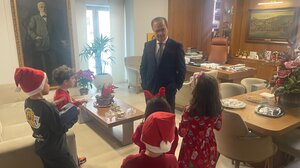 Το Δημαρχείο Ρεθύμνου "πλημμύρισε" από ευχές και πρωτοχρονιάτικες μελωδίες