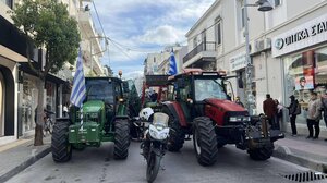 Ρέθυμνο: Βγήκαν στους δρόμους τα τρακτέρ - Συμβολικός αποκλεισμός του ΒΟΑΚ