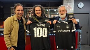 Η επετειακή φανέλα του ΟΦΗ στην πρεμιέρα της παράστασης "Νίκος Ξυλούρης - Ο αρχάγγελος της Κρήτης"!