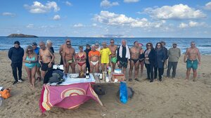 Πρωτοχρονιά στην παραλία για τους χειμερινούς κολυμβητές του Ηρακλείου