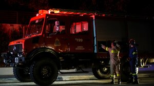 Ρέθυμνο: Αυτοκίνητο έπεσε στο γκρεμό - Μεγάλη επιχείρηση για τον απεγκλωβισμό γυναίκας