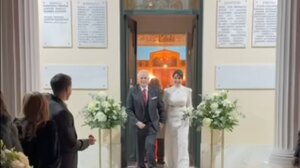 Γιάννης Ραγκούσης και Μαρίνα Κοντοτόλη παντρεύτηκαν στην Αγία Σοφία Ακροπόλεως