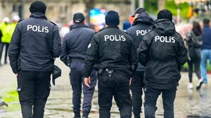 Δύο νεαρές Γαλλίδες δικάζονται για διακίνηση ναρκωτικών στην Τουρκία, λένε ότι εξαπατήθηκαν από φίλο τους