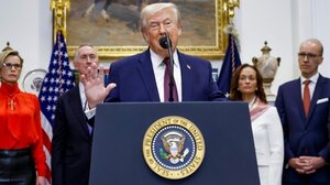 Η κυβέρνηση Τραμπ αναστέλλει όλα τα μεγάλα υπεράκτια έργα αιολικής ενέργειας