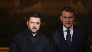 Μακρόν: Ανάγκη να δοθούν στην Ουκρανία ισχυρές εγγυήσεις ασφαλείας 