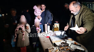 Χανιά: Βασιλόπιτα στο μπλόκο έκοψαν οι αγρότες