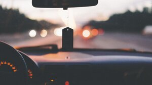 Κρύφτηκε σε ρεματιά και απειλούσε να πετάξει πέτρες σε αστυνομικούς μετά από καταδίωξη 