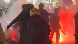 Γαλλία: Εκτεταμένοι εμπρησμοί οχημάτων τη νύχτα της Πρωτοχρονιάς – Πάνω από 500 προσαγωγές