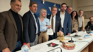 H κοπή της πίτας στη ΝΟΔΕ Ηρακλείου και η τυχερή της βραδιάς!