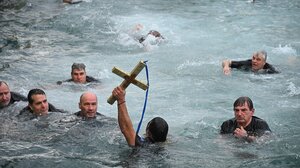 Με λαμπρότητα ο εορτασμός των Θεοφανείων στον Πειραιά παρουσία του ΠτΔ
