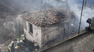 Πυρκαγιά σε σπίτι ηλικιωμένου στη Φθιώτιδα - Μεταφέρθηκε στο νοσοκομείο με εγκαύματα