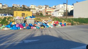 Ηράκλειο: Στα όριά τους κάτοικοι στην Κορώνη Μαγαρά για τα σκουπίδια