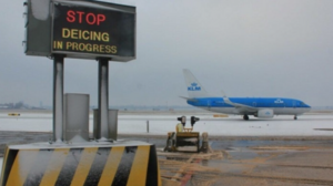 Ολλανδία: Το χιόνι προκάλεσε σοβαρά προβλήματα στις αεροπορικές, σιδηροδρομικές και οδικές συγκοινωνίες