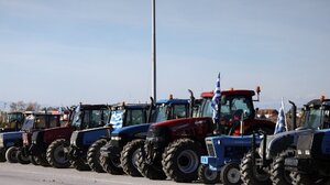 Αγρότες: Λήξη μπλόκων σε Βόρεια Ελλάδα - Τα τρακτέρ μένουν στις άκρες των δρόμων