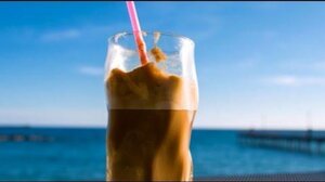 Μια μαντινάδα με γεύση… φραπέ για τον πρόεδρο των γεωτεχνικών!