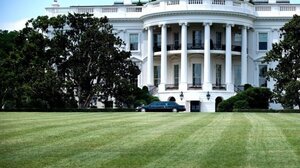 Οργισμένη αντίδραση του Λευκού Οίκου στην υποβάθμιση του αξιόχρεου από τον οίκο Moody’s