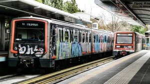 Συνελήφθη 15χρονος που έριξε πέτρες σε διερχόμενο συρμό του ΗΣΑΠ στο Μαρούσι 