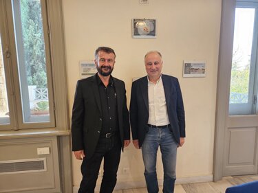 Δήμαρχος Γόρτυνας, επαφές