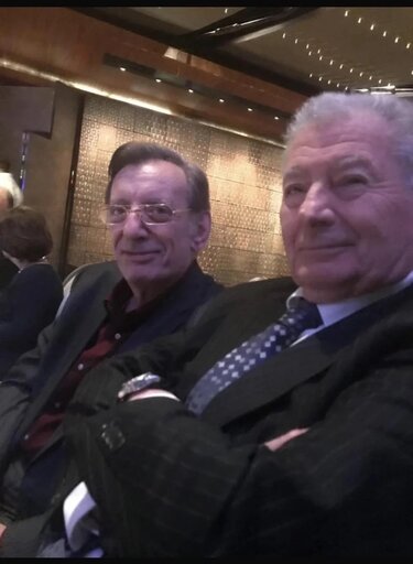 Ο Σήφης Βαλυράκης με τον αδελφό του Ανδρέα <p>Πηγή: <a target="_blank" href="https://www.iefimerida.gr">iefimerida.gr</a> - <a target="_blank" href="https://www.iefimerida.gr/ellada/diki-dolofonia-sifi-balyraki-aderfos-syzygoy-toy-iefimerida">Ξεκινά τις επόμενες ημέρες η δίκη για τον θάνατο Βαλυράκη: «Αναμένουμε την καταδίκη των δολοφόνων» - iefimerida.gr</a></p>