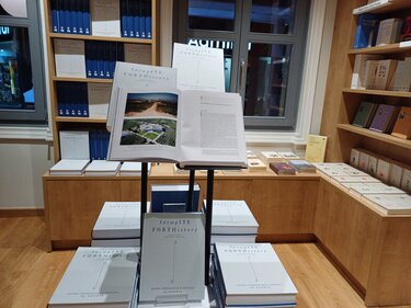 Εγκαίνια, Κτήριο, ΙΤΕ