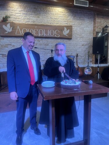 Έκοψαν την πρωτοχρονιάτικης πίτας για τους οι εργαζόμενου του ΟΛΗ