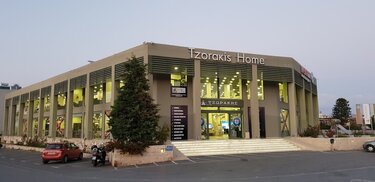 Tzorakis Home, Κατάστημα