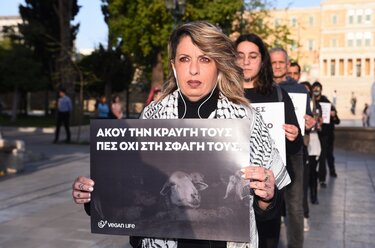 Vegan διαμαρτυρία στο Σύνταγμα κατά της σφαγής των αρνιών