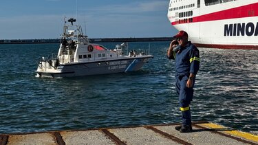 οχημα έπεσε στη θάλασσα στο Λιμάνι
