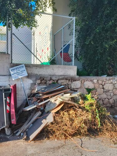 Οδός Σουκατζίδη, Σκουπίδια