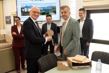 ΙΤΕ, Πρέσβης Γερμανίας