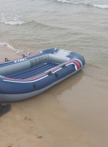 Σταλίδα: μπήκαν για «βαρκάδα» με τους ισχυρούς νοτιάδες και τα …χρειάστηκαν δύο 22χρονοι