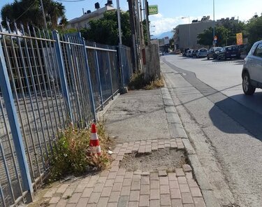 Πεζοδρόμια, Σχολεία, Σπύρου Μουστακλή