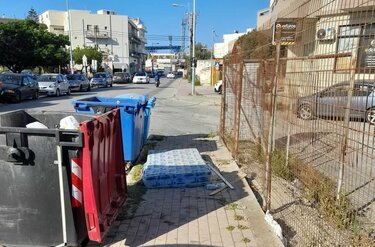 Σκουπίδια, Σχολείο, Σπύρου Μουστακλή