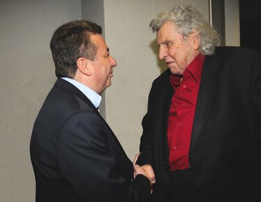 Μίκης Θεοδωράκης, Σταύρος Αρναουτάκης