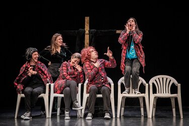 Ο Μουνής, Θεατρική παράσταση 