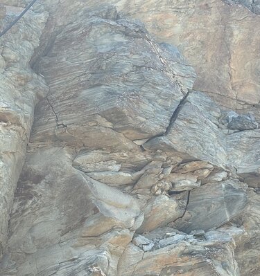 Βράχια, Αχλάδα