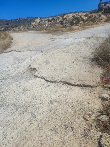 Κοκκίνη Χάνι, Δρόμοι