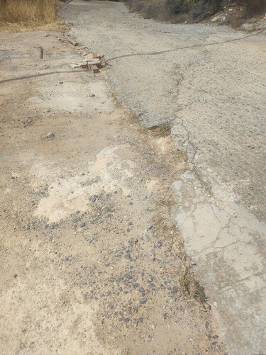 Κοκκίνη Χάνι, Δρόμοι