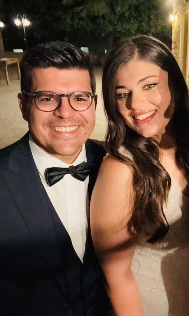 Έλαμπαν από ευτυχία, έχοντας στην αγκαλιά τους τον μονάκριβο γιο τους