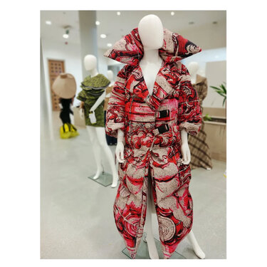 Εγκαίνια έκθεσης μόδας, Φόδελε