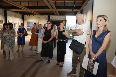 Εγκαίνια, έκθεση