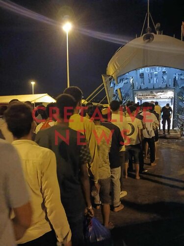 Κατά την είσοδό τους στο πλοίο