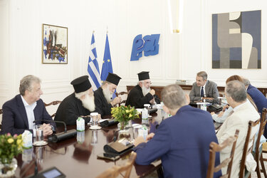 mitsotakis arxiepiskopos kritis.a