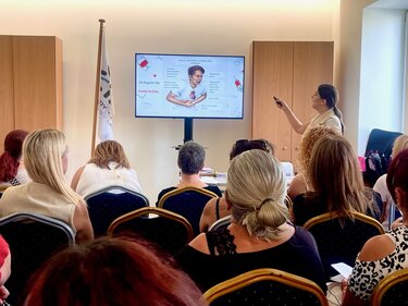 Σχολικές συνοδοί, Σεμινάρια