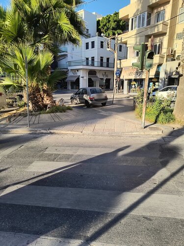 Πλατεία Κορνάρου, Παρκάρισμα