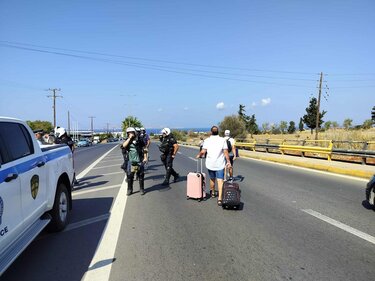 Τουρίστες, Μπλόκο, Αστυνομία