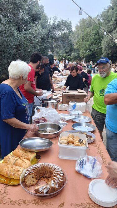 Μόδι Πλατανιά, Πεζοπορία